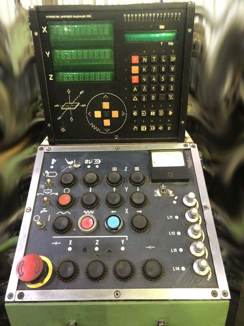 Фото широкоуніверсального фрезерного верстата 6720ВФ2